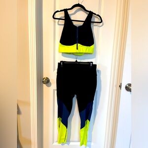 Fabletics workout set w/matching sports bra and leggings